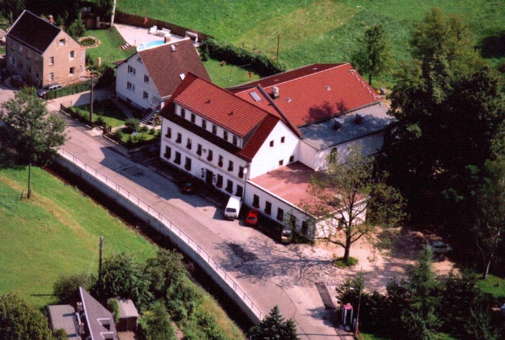 Landhotel Goldener Lowe Mit Pension Am Taurastein Burgstadt Bagian luar foto